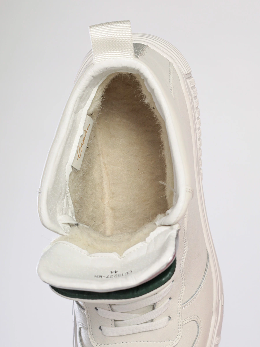 Ботинки белого цвета с рельефным протектором